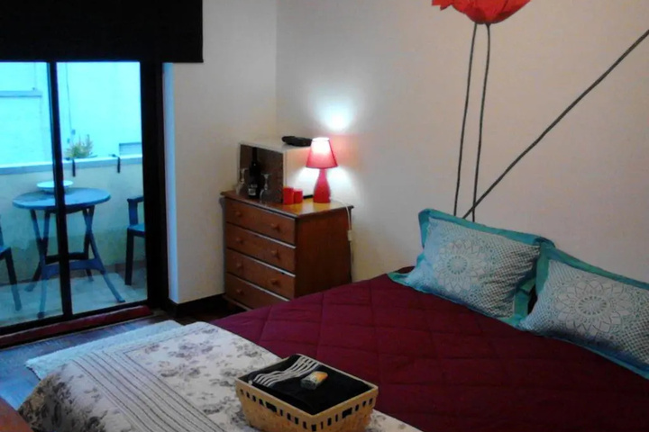 Room 4 of 16