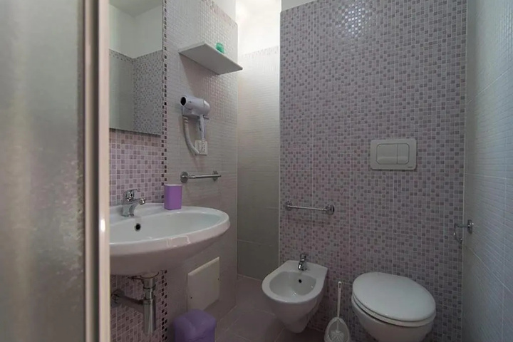 Room 8 of 20