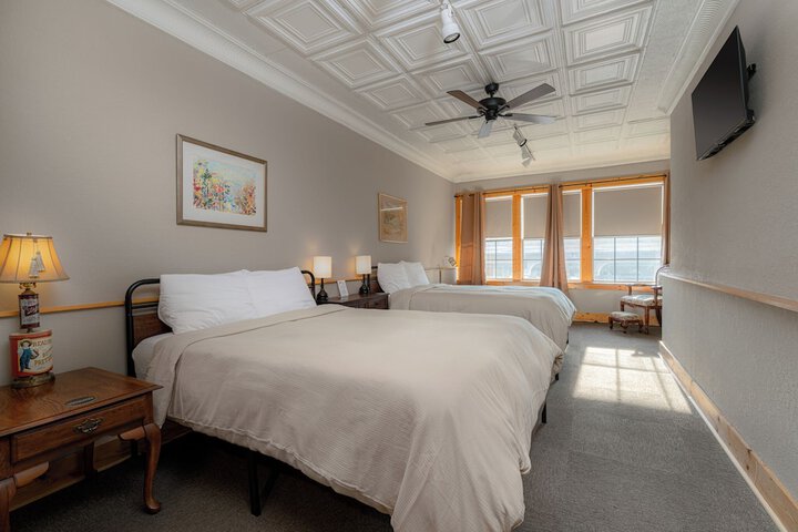 Classic Double Room in Carriage House Second Floor (1 of 12)