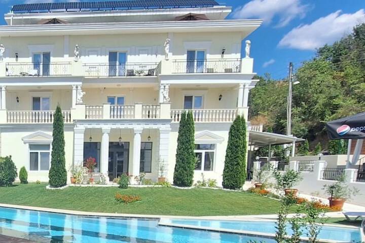 Aleksion Palace