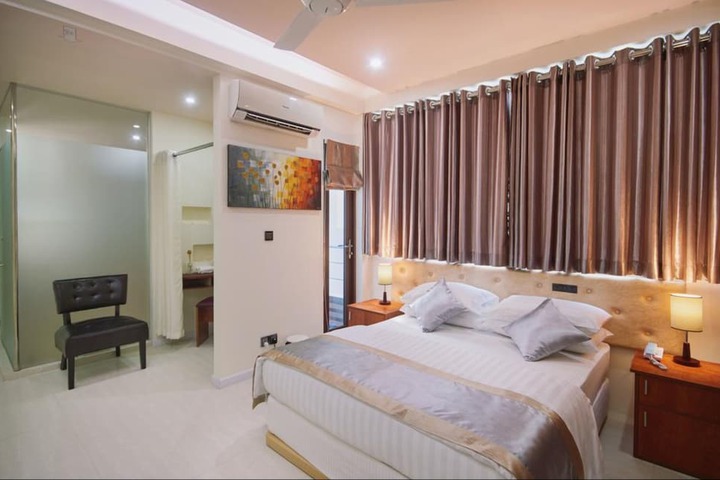 Room 17 of 32