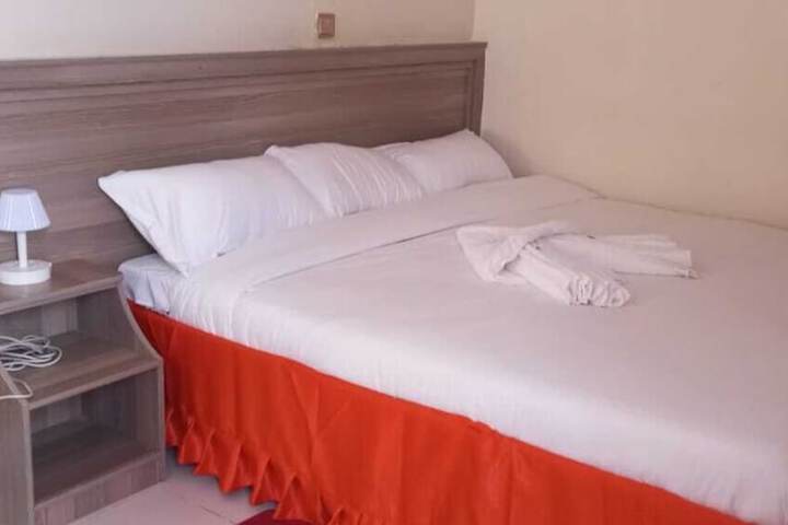 Room 5 of 11
