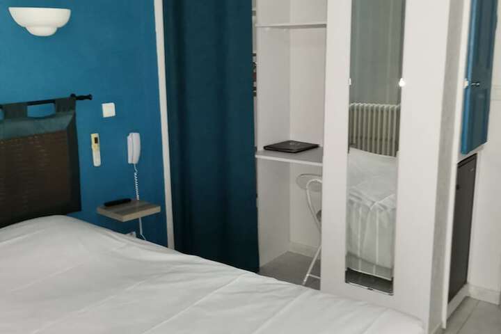 Room 7 of 33