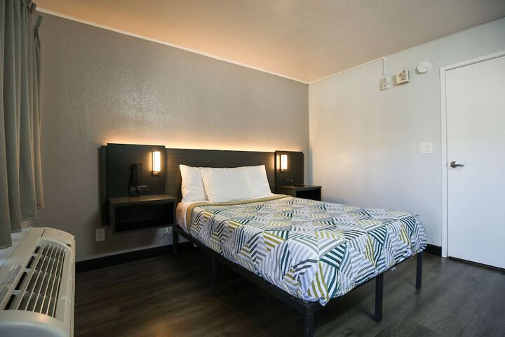 Deluxe Double Room (2 of 22)
