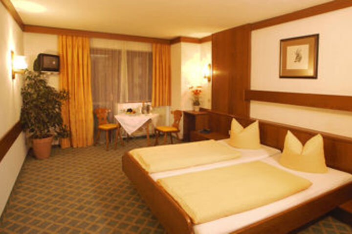 Room 7 of 19