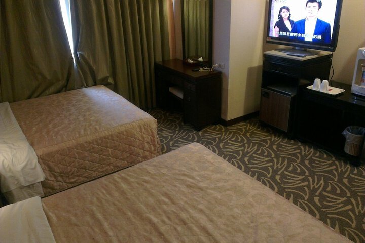 Room 3 of 10