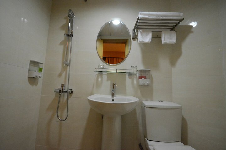 Room 10 of 18