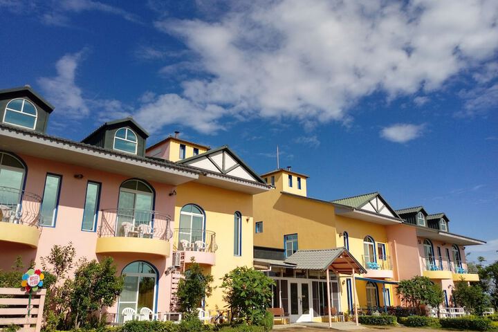 BOHEMIAN HOLIDAY INN