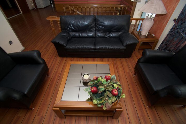 Lounge 52 of 59