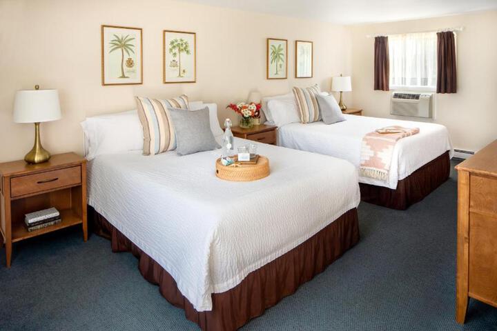 Classic Queen Bed (4 of 20)