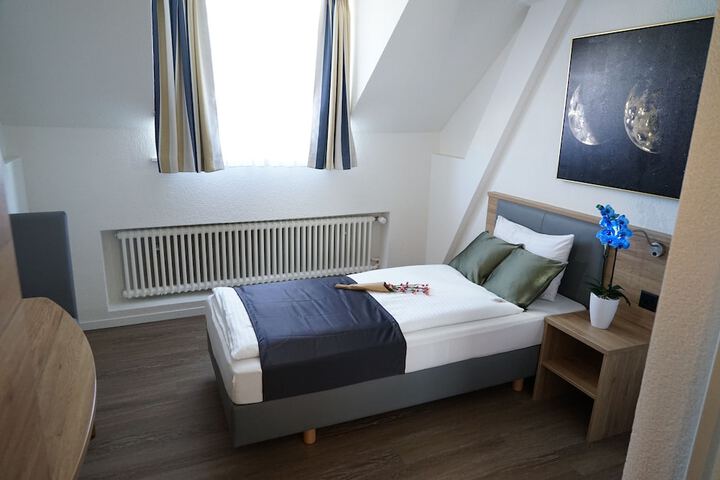 Room 3 of 31