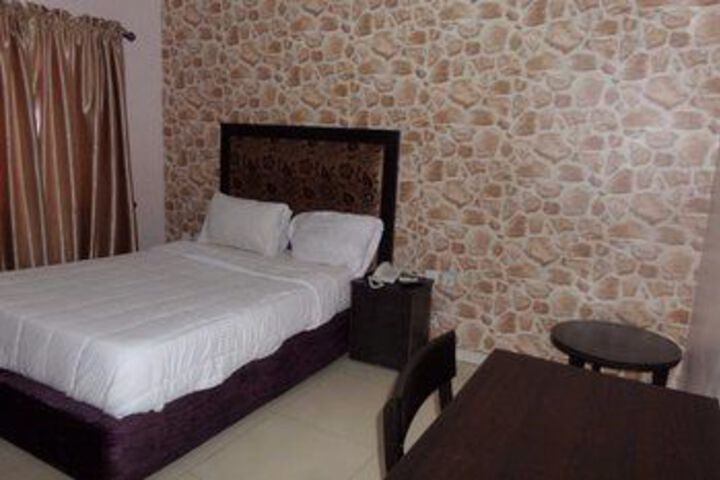 Room 27 of 53