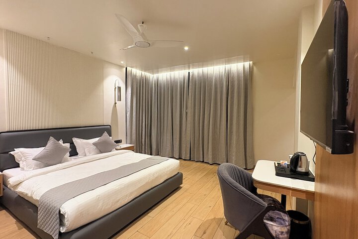 Room 12 of 36