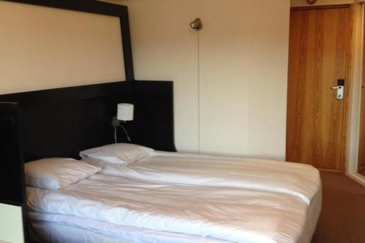 Room 2 of 9