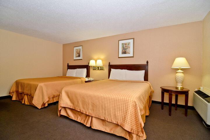1 Queen Bed (3 of 9)