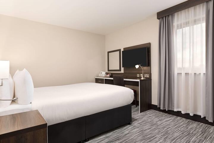 Room 13 of 30
