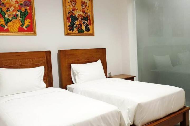 Room 6 of 11