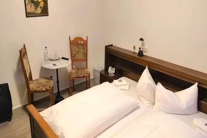 Room 3 of 25