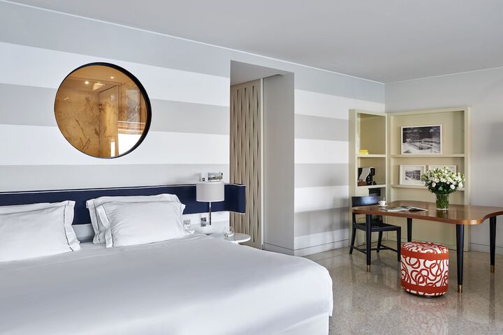 Room 3 of 48