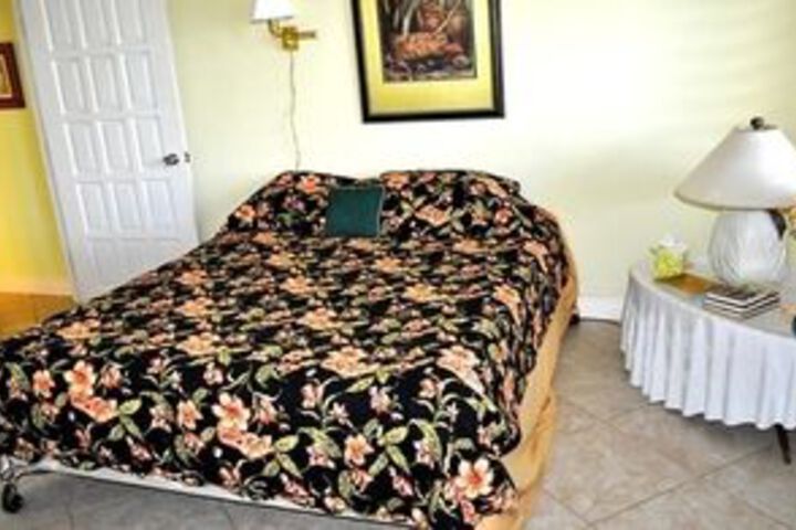 Room 8 of 16