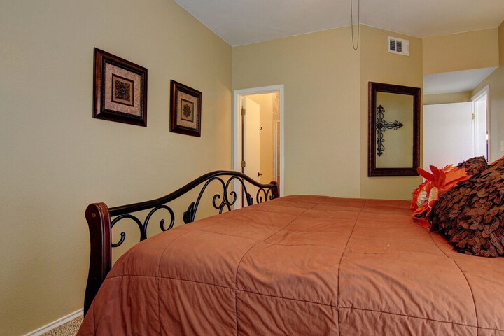 Room 5 of 37