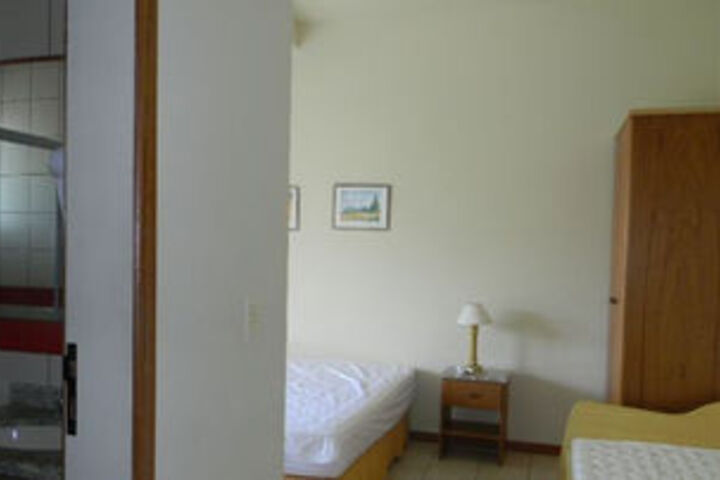 Room 9 of 32