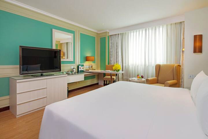 Room 10 of 180