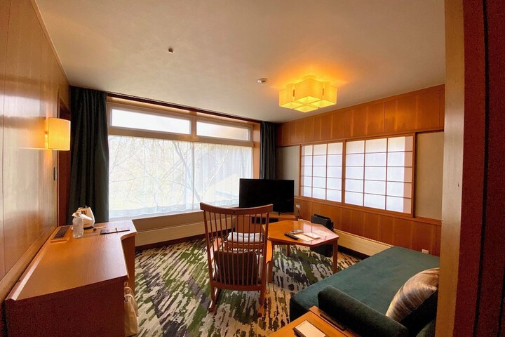 Room 27 of 192