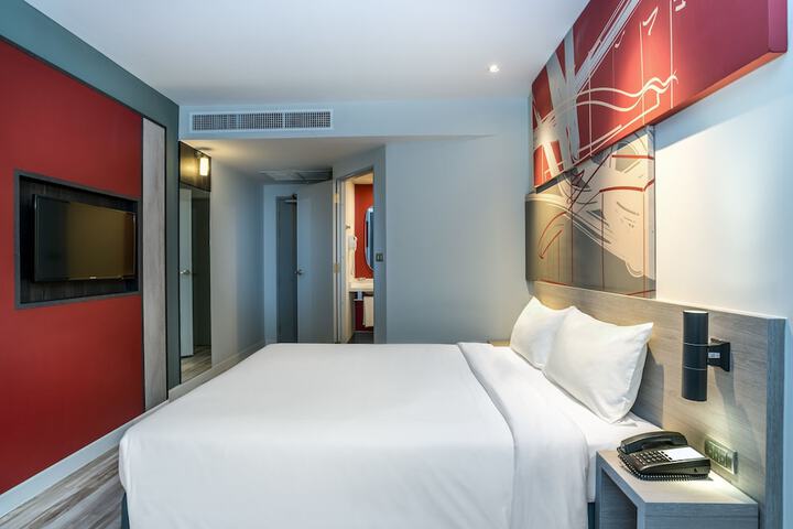 Room 3 of 65