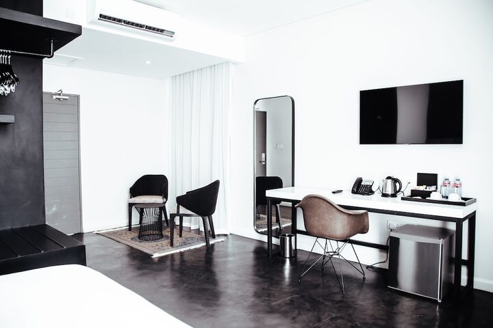 Room 7 of 24