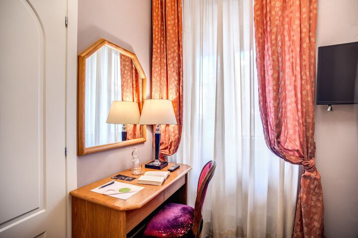 Room 51 of 68
