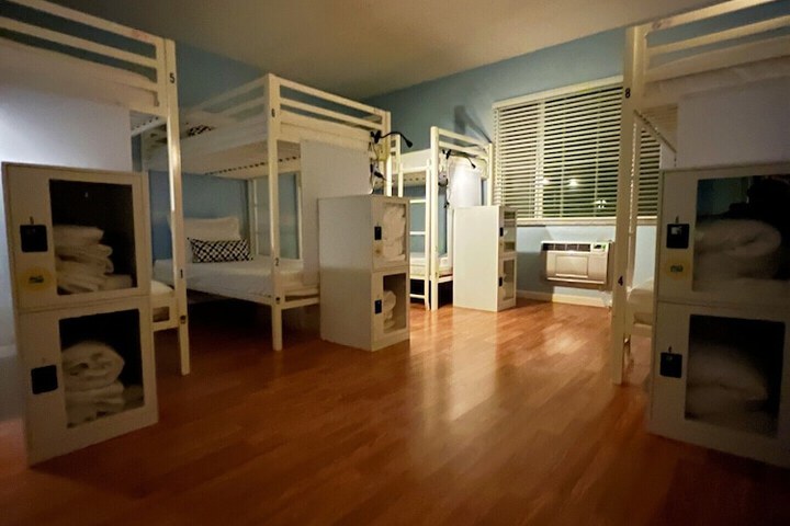 Room 7 of 33