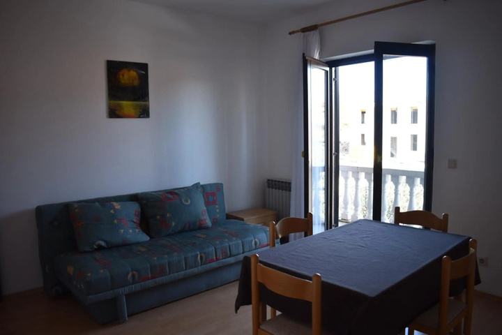 Room 6 of 14