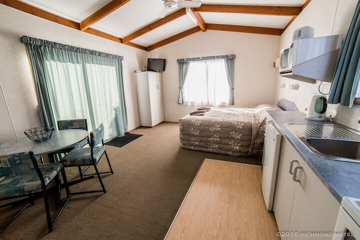 Room 12 of 64