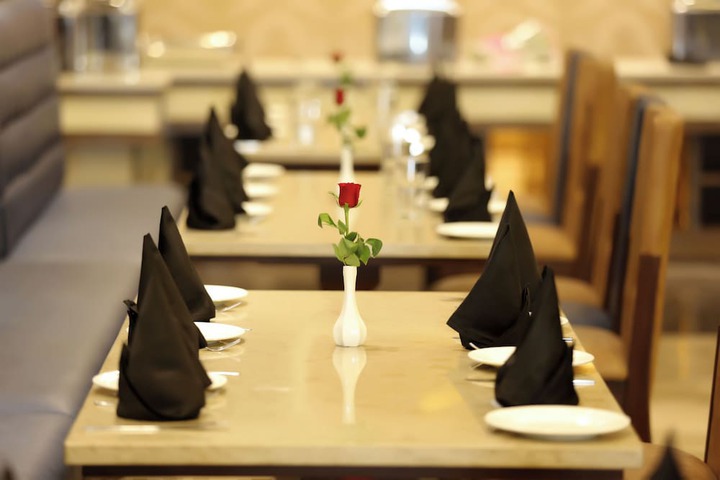 Dining 11 of 16