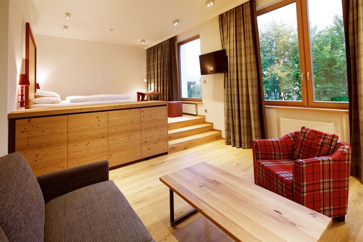 Room 3 of 94