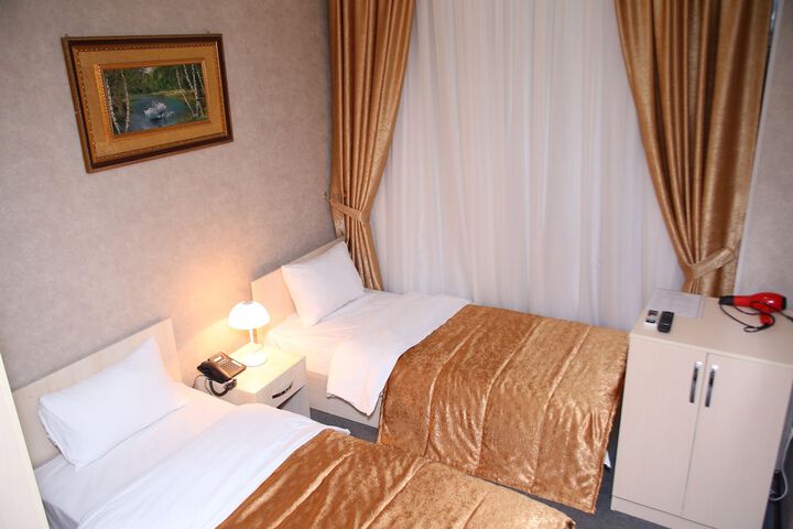 Room 32 of 62