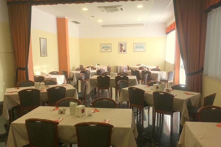 Dining 41 of 49