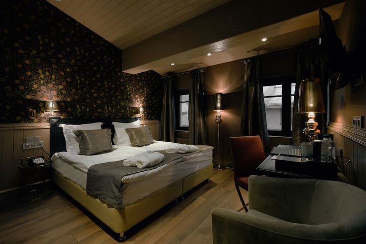 Room 9 of 73