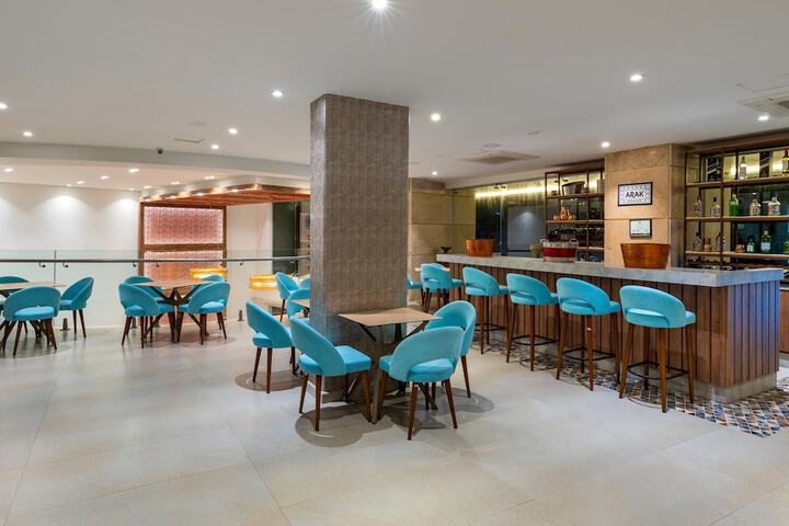 Lounge 79 of 87