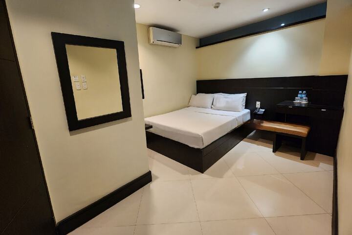 Room 9 of 13