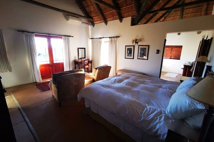 Room 4 of 10