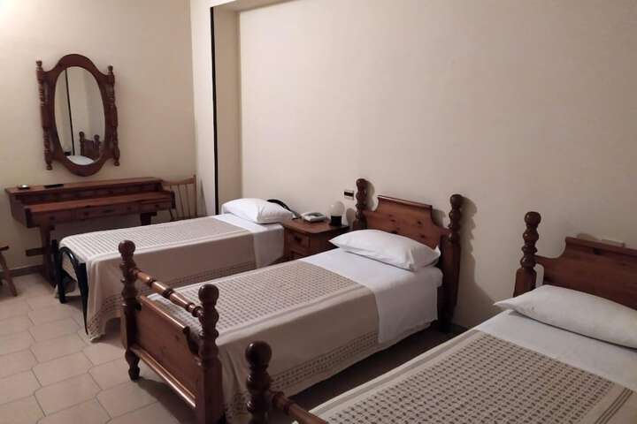Room 9 of 30