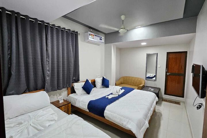 Room 8 of 9