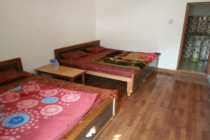 Room 1 of 4