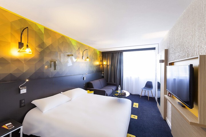 Room 15 of 52