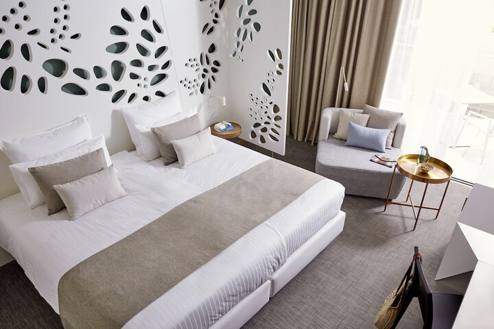 Room 4 of 118