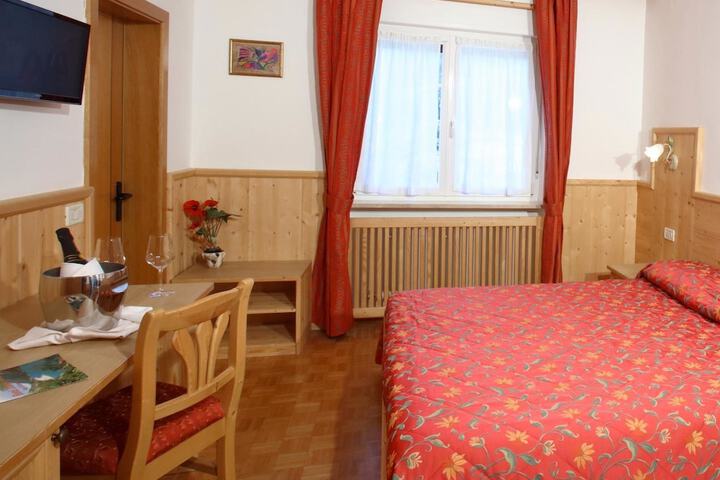 Room 15 of 33