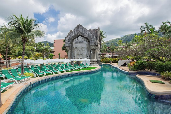 Hotel Pool