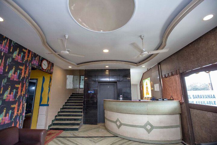 Hotel Saravanaa Boarding & Lodging